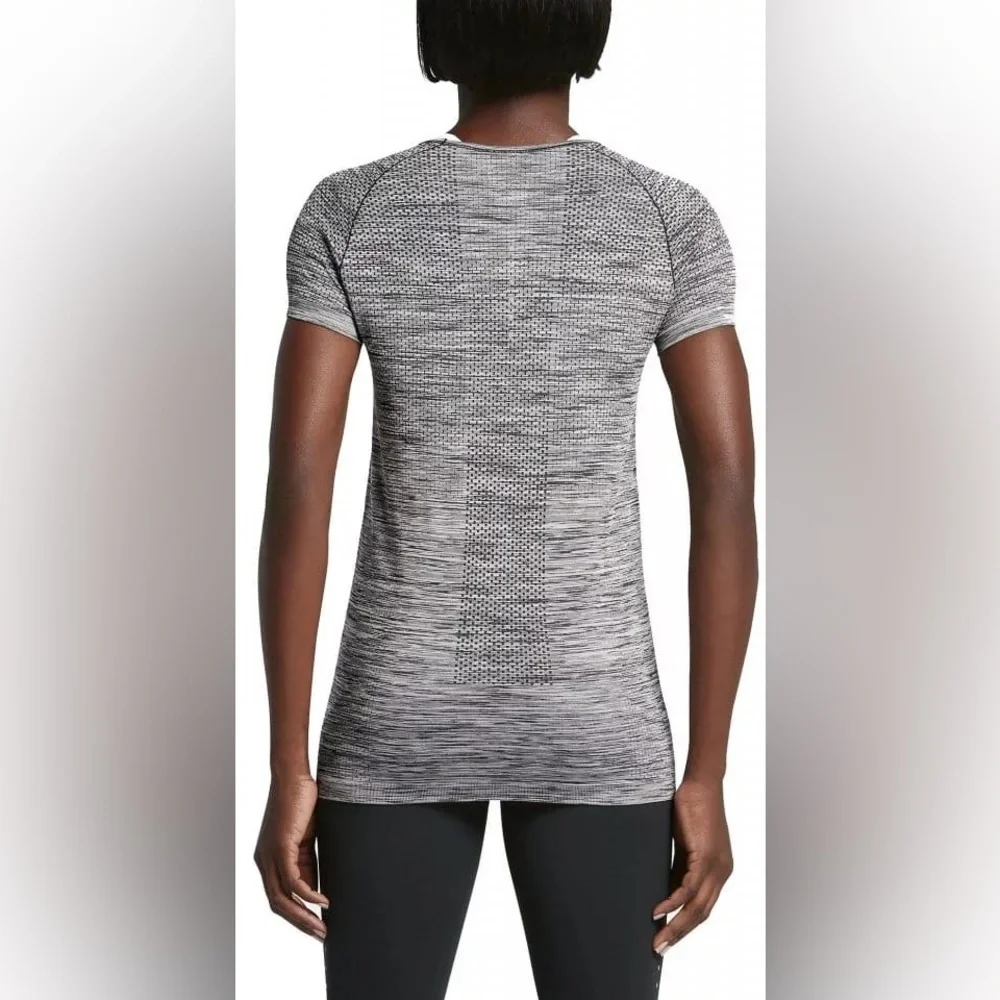 Nike Dry Knit Short Sleeve T-Shirt Black Heather Gray 831498-010 Wmn Size M